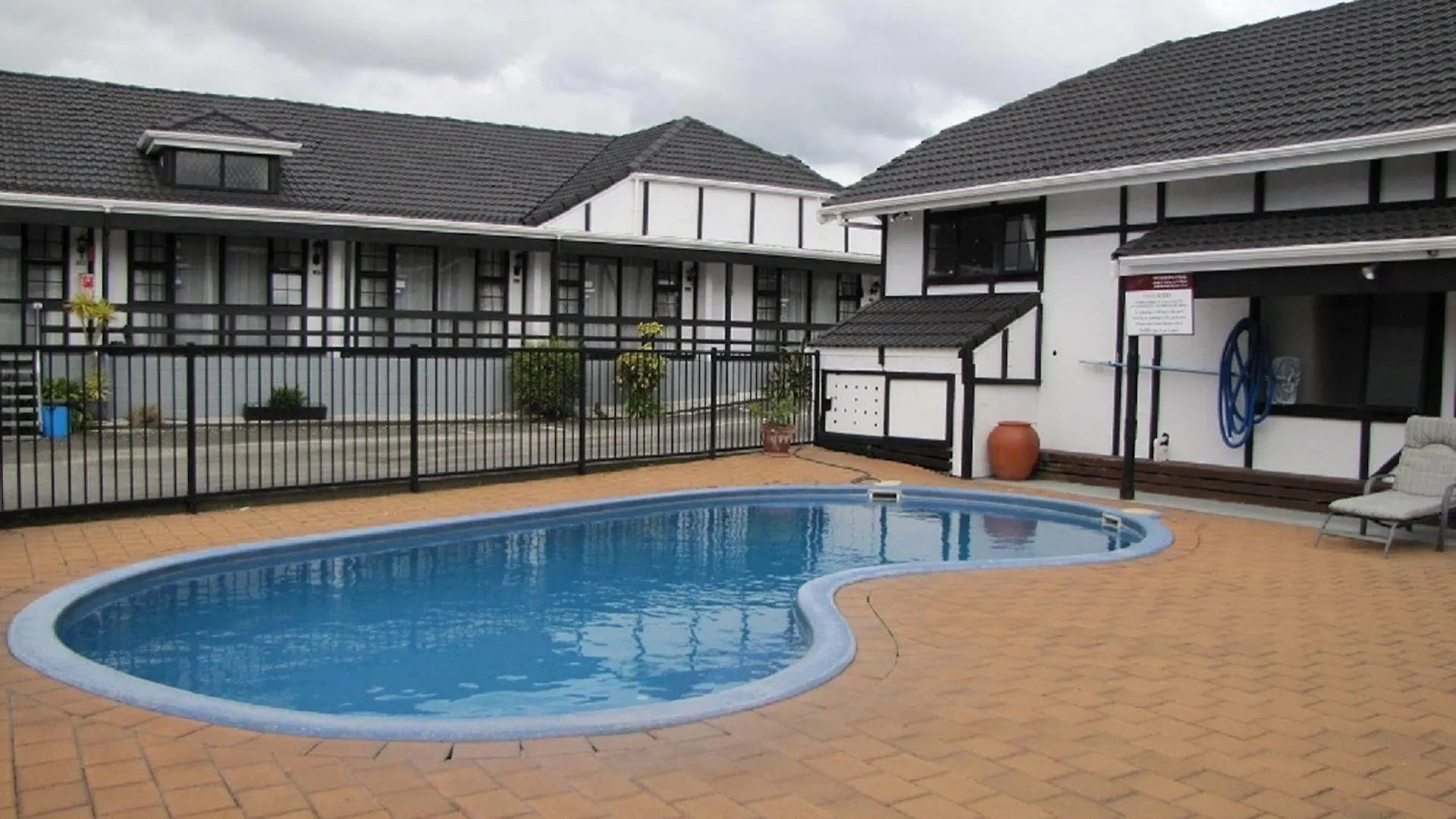 Devonwood Motel location